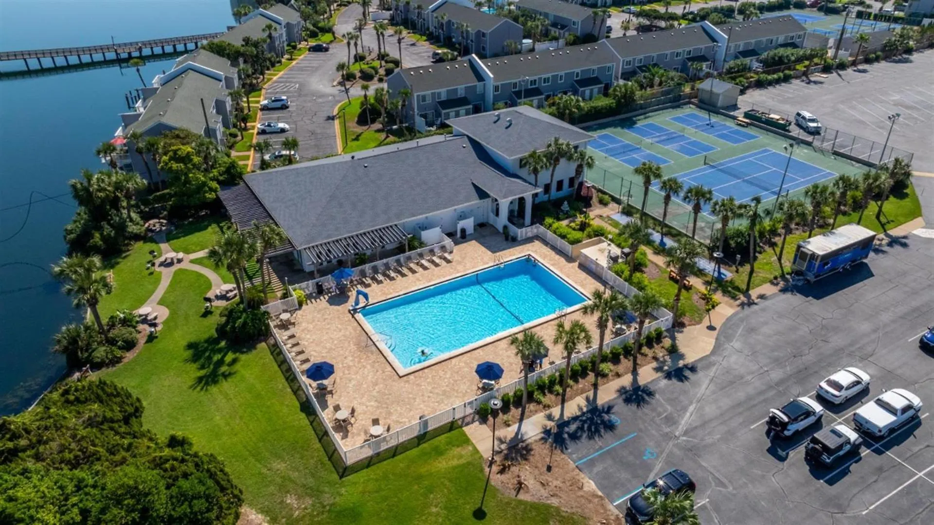 2063 Shoreline Towers - Beachfront Vacation Rental Destin